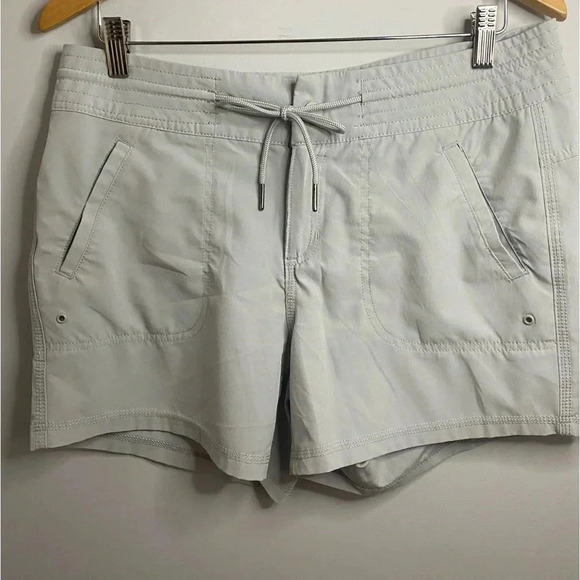 💚 Athletic works - Light Grey shorts - light weight fabric - medium - Picture 2 of 8